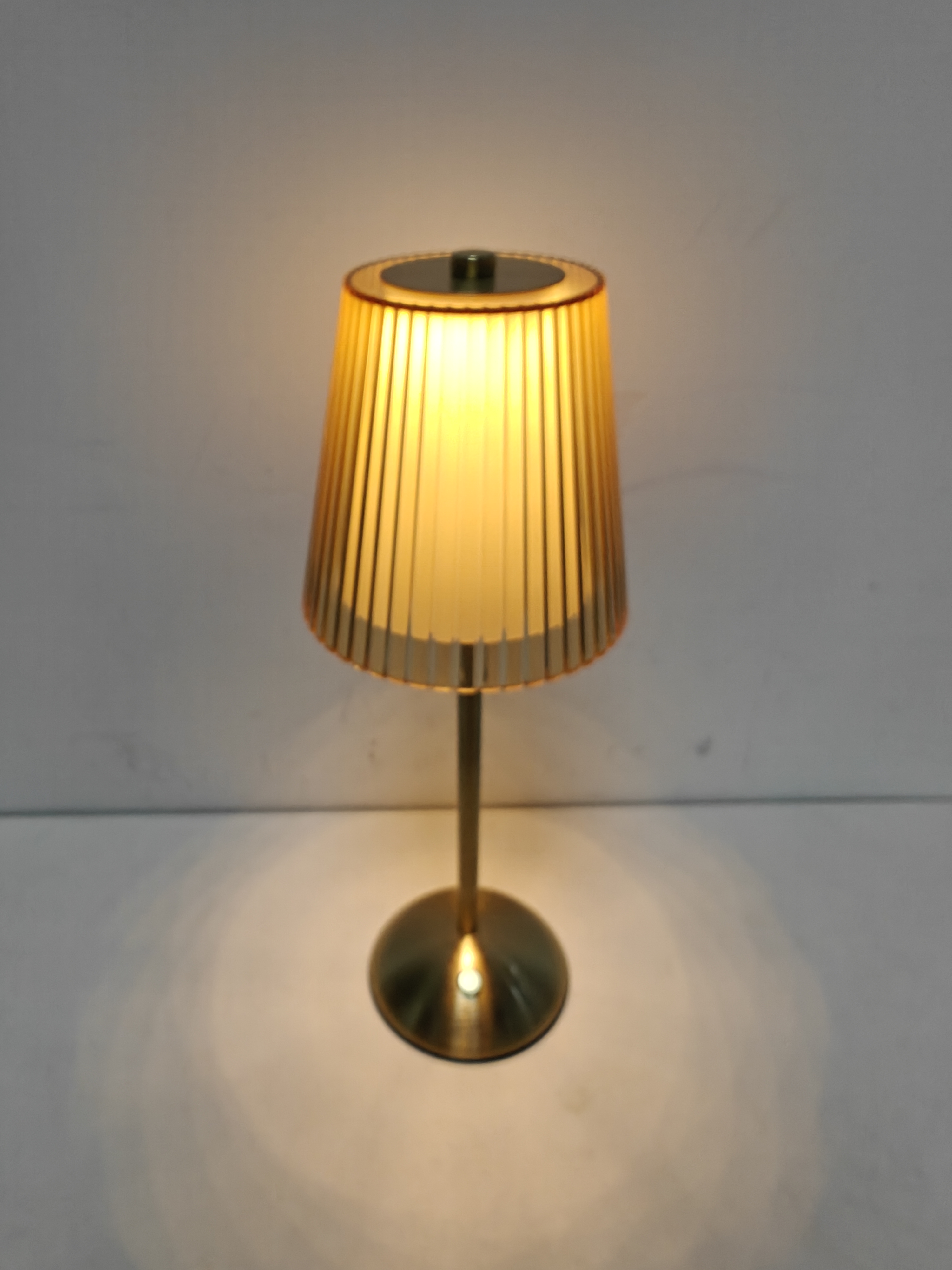 Nordic style Indoor metal silver gold for Home/Hotel Simple Night Bed Side Table Lamp