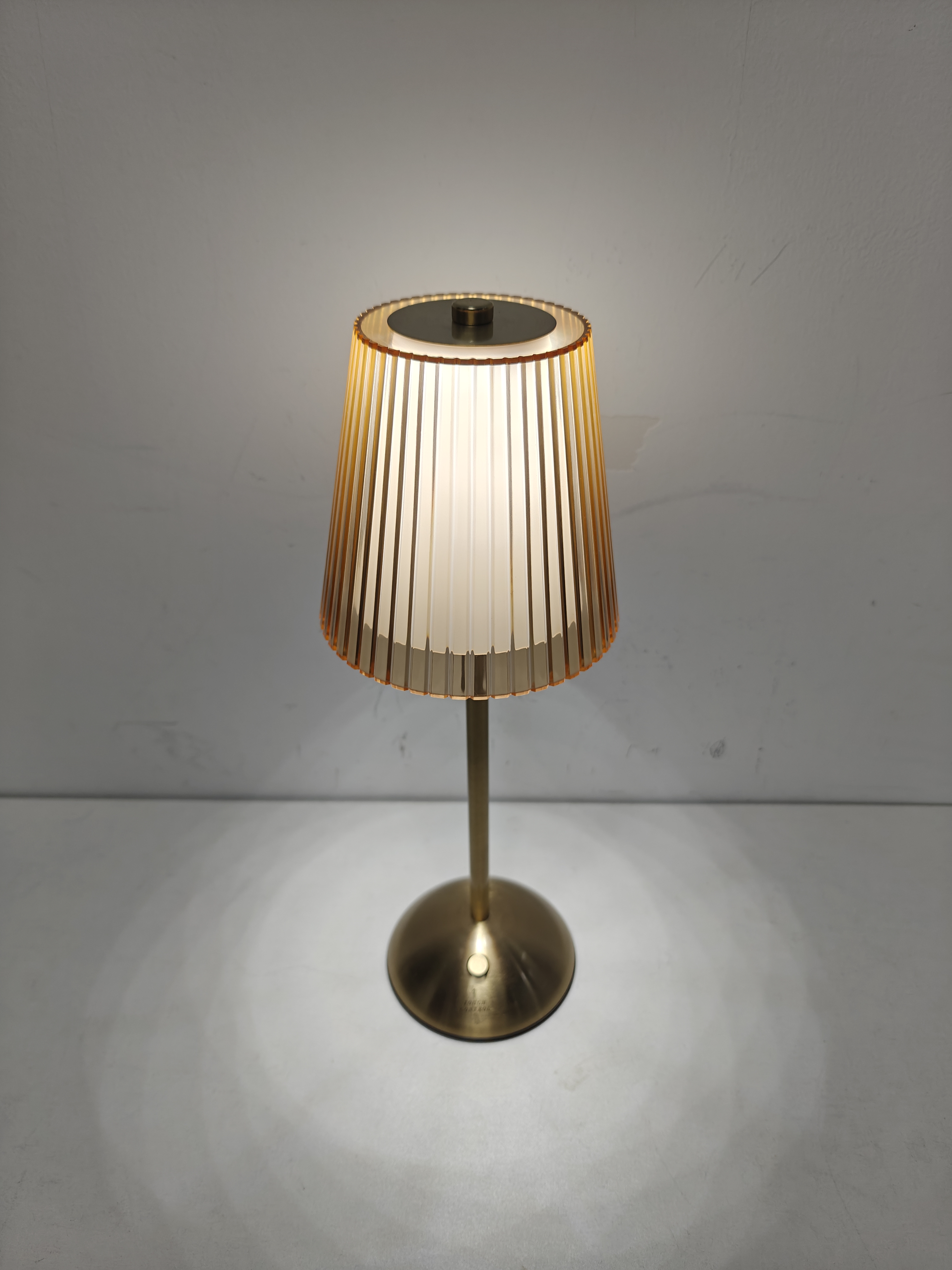 Nordic style Indoor metal silver gold for Home/Hotel Simple Night Bed Side Table Lamp